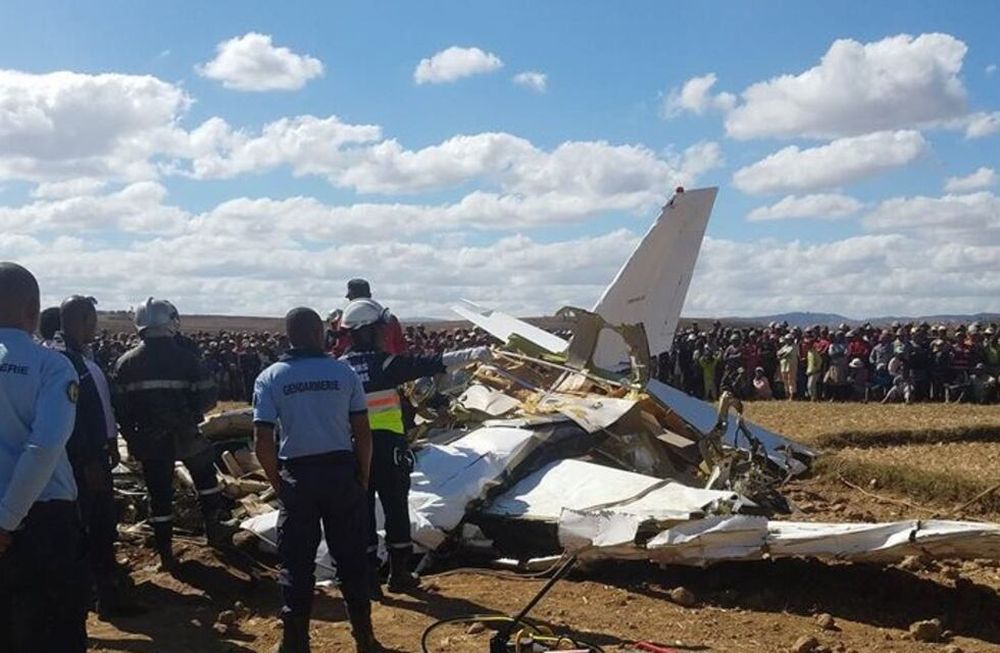 Al menos cinco muertos tras estrellarse un avión en Madagascar con pilotos aprendices