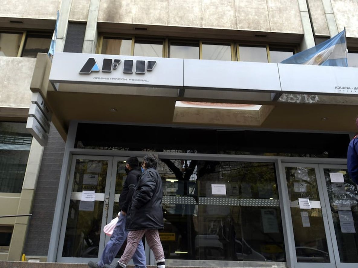 La categorización retroactiva del monotributo generó deudas de hasta $25.000 para contribuyentes que habían pagado a tiempo. Proyectan dar marcha atrás con esto  y sumar beneficios. Foto: Marcelo Rolland/Los Andes. Foto: Orlando Pelichottimonotributo aporte fiscal monotributista impuesto ley empleo