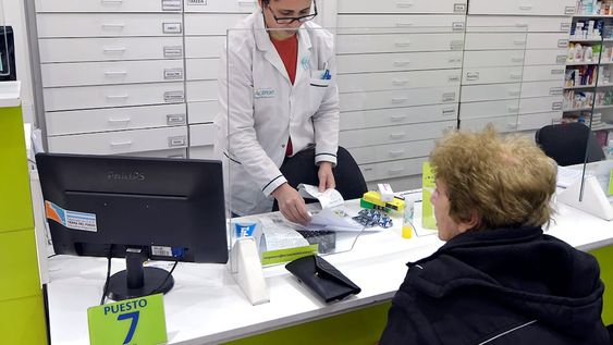 Los medicamentos que más consumen las personas mayores acumulan una suba del 150% desde noviembre. Foto: Orlando Pelichotti / Los Andes
