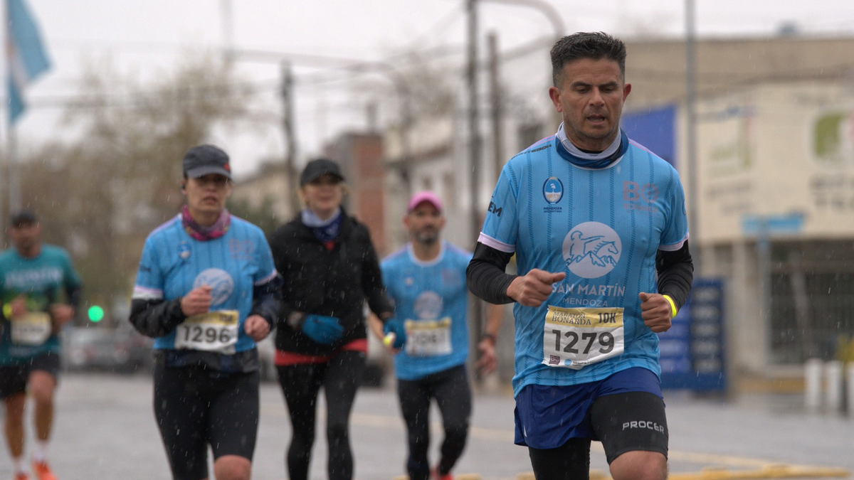 San Martín: bajo una intensa lluvia y con cientos de participantes se desarrolló Maratón Bonarda