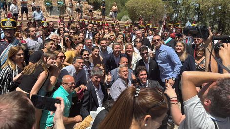 Política en Off. Luis Petri mostró músculo este viernes en el Cerro de la Gloria al protagonizar un acto por la creación del destacamento de Granaderos a Caballo del que participaron numerosos seguidores.