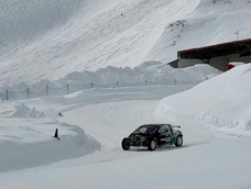 Después de completar su trabajo con los primeros ensayos de pretemporada en la F1 con Alpine, Colapinto aceptó un desafío extremo en la nieve.