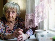 no es soledad: que significa llegar a los 60 con pocos amigos cercanos, segun la psicologia