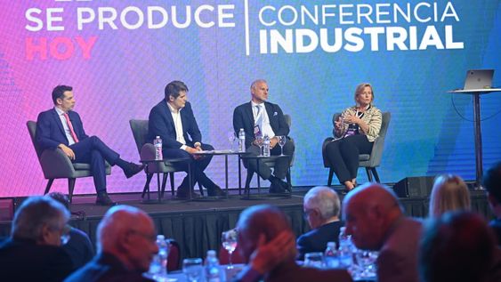 Empresarios, pymes y autoridades nacionales participaron de la 31° Conferencia Industrial de la UIA bajo el lema “El futuro se produce hoy”.