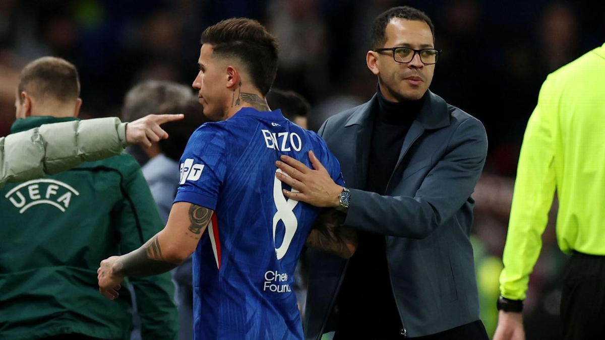 Chelsea despidió a su DT Liam Rosenior, en pleno conflicto con Enzo Fernández