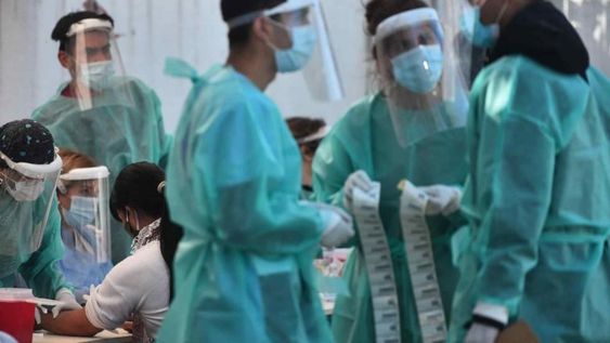 Una investigación del consorcio PAIS determinó que la variante del Reino Unida circula en el país y ahora analizan la cepa de Manaos. Foto: AP