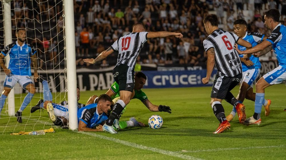 Por la primera fecha de la zona B de la Primera Nacional, Gimnasia y Esgrima recibi&oacute; a Estudiantes de R&iacute;o Cuarto. / Gentileza: Prensa GyE.&nbsp;