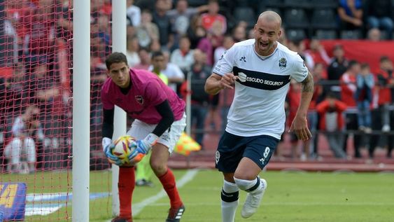 Gimnasia sorprendió a Newells y lo eliminó de la Copa de la Superliga