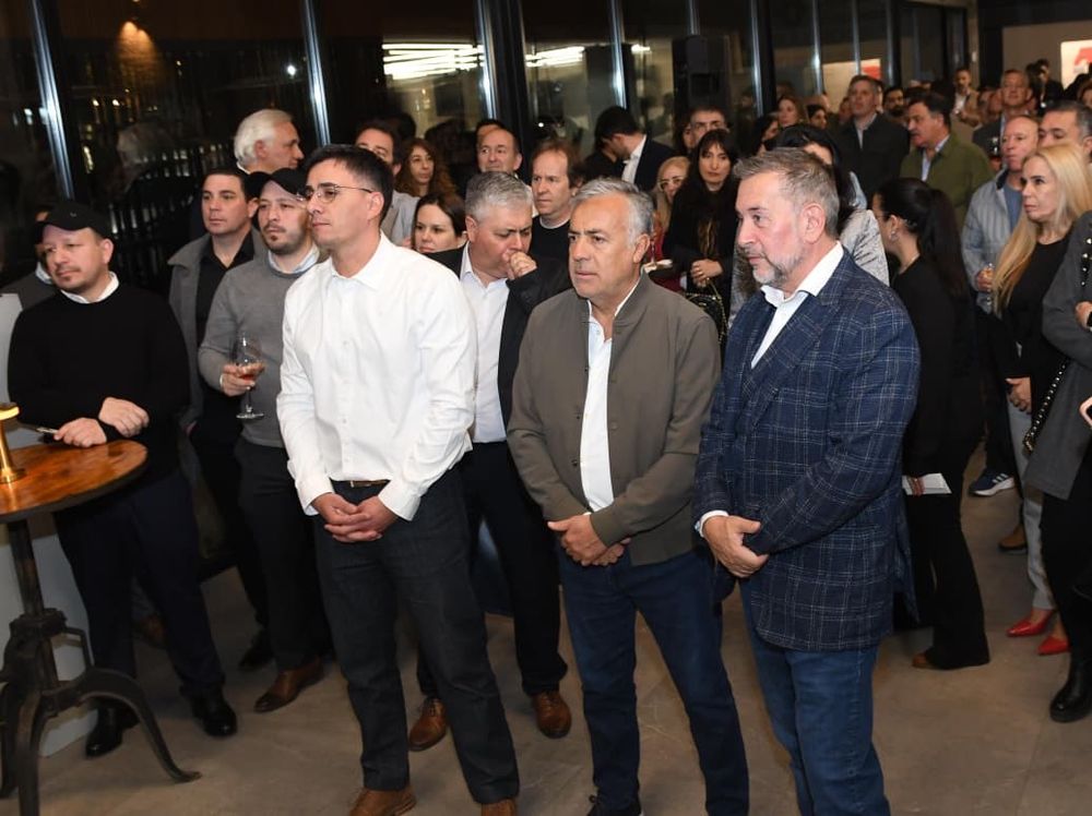 Empresarios, profesionales e invitados celebraron el anuncio de los tres nuevos desarrollos, que representan una inversión de USD 25 millones en Mendoza. 