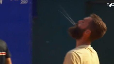 Papelón: Benoit Paire se despidió del Argentina Open con una actuación escandalosa y Francisco Cerúndolo pasó a los cuartos de final. / Gentileza.