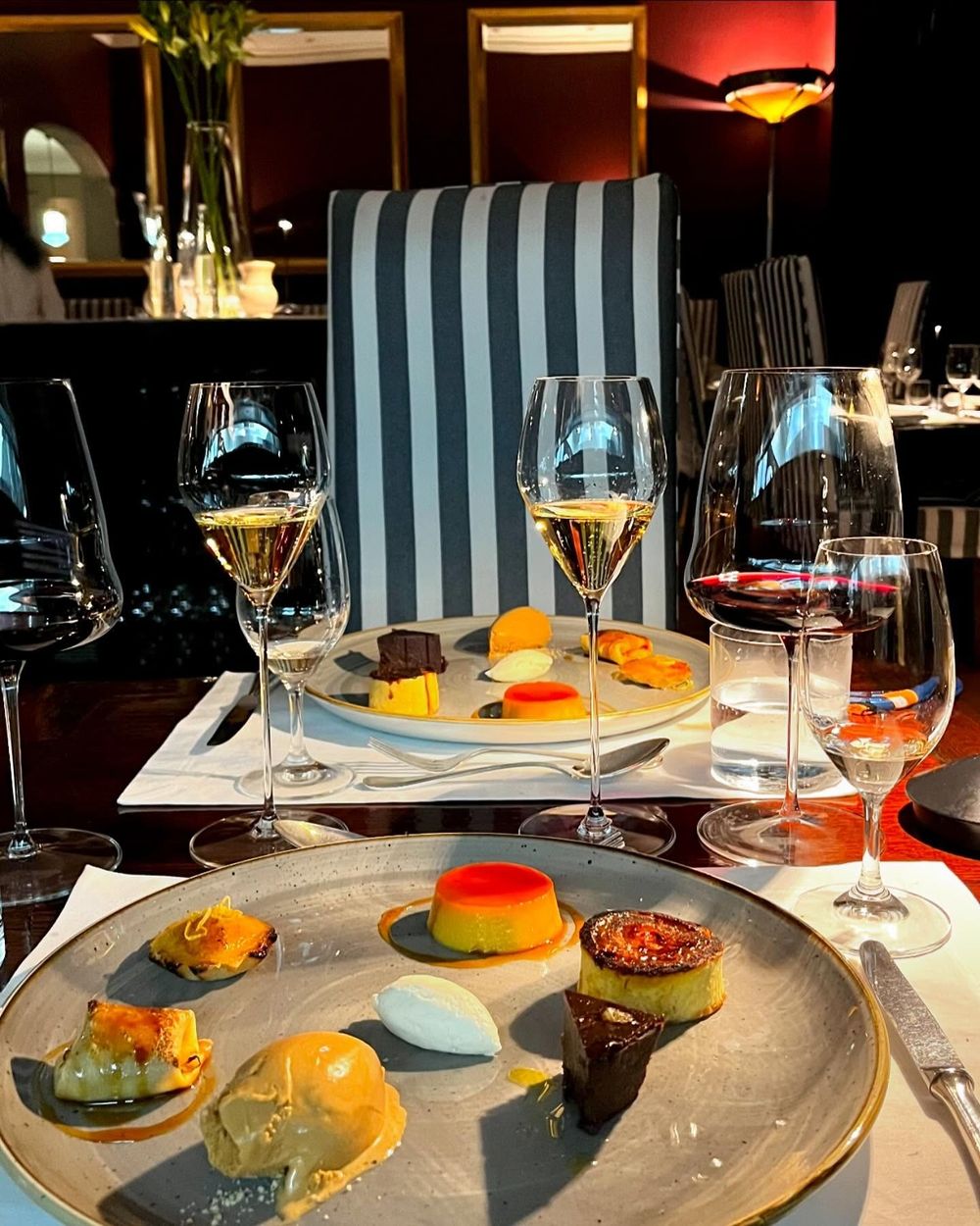 La degustaci&oacute;n de postres del R&iacute;o de la Plata corona la experiencia con flan, panqueque con dulce de leche, crostata de lim&oacute;n y marquise de chocolate.