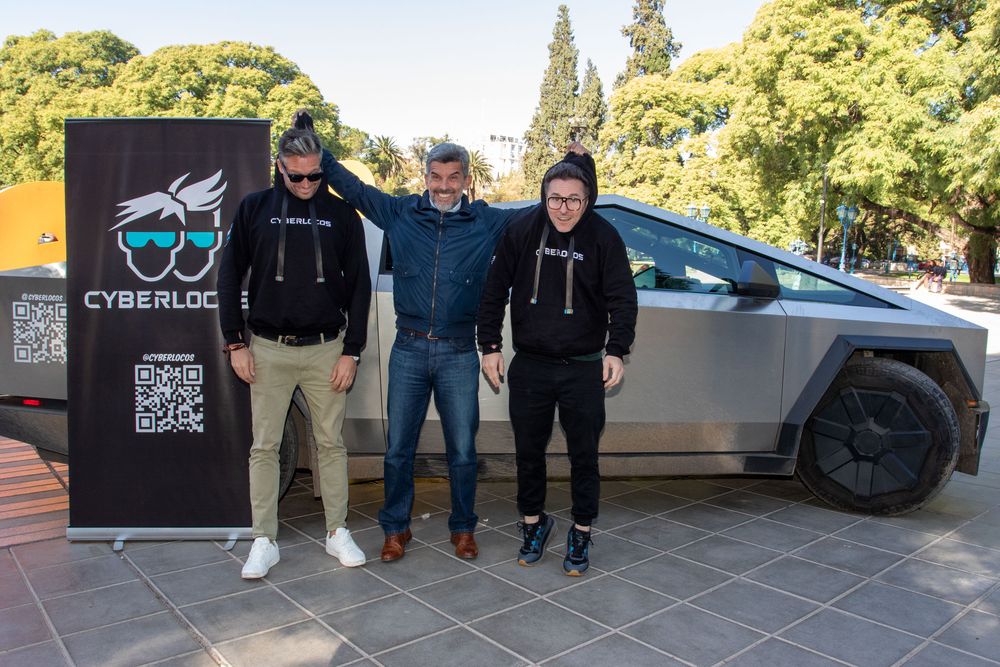 Bulletproof: Elektrikli arabayla 60 ülkeyi dolaşan dostlar kimler?