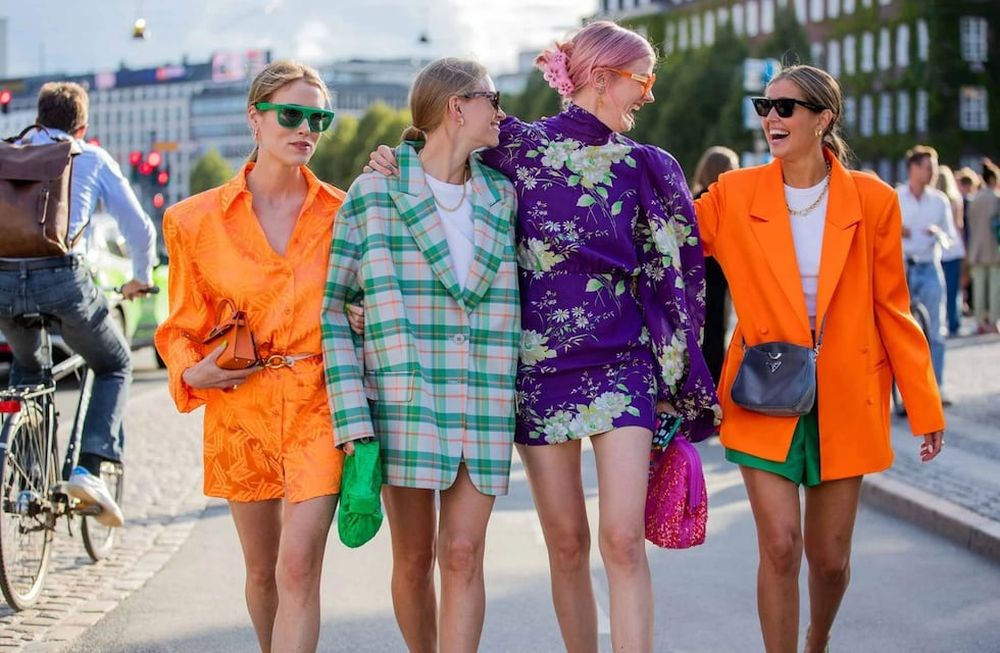 Colores, accesorios y estampas: Llegó la Copenhague Fashion Week y te mostramos los looks más icónicos.