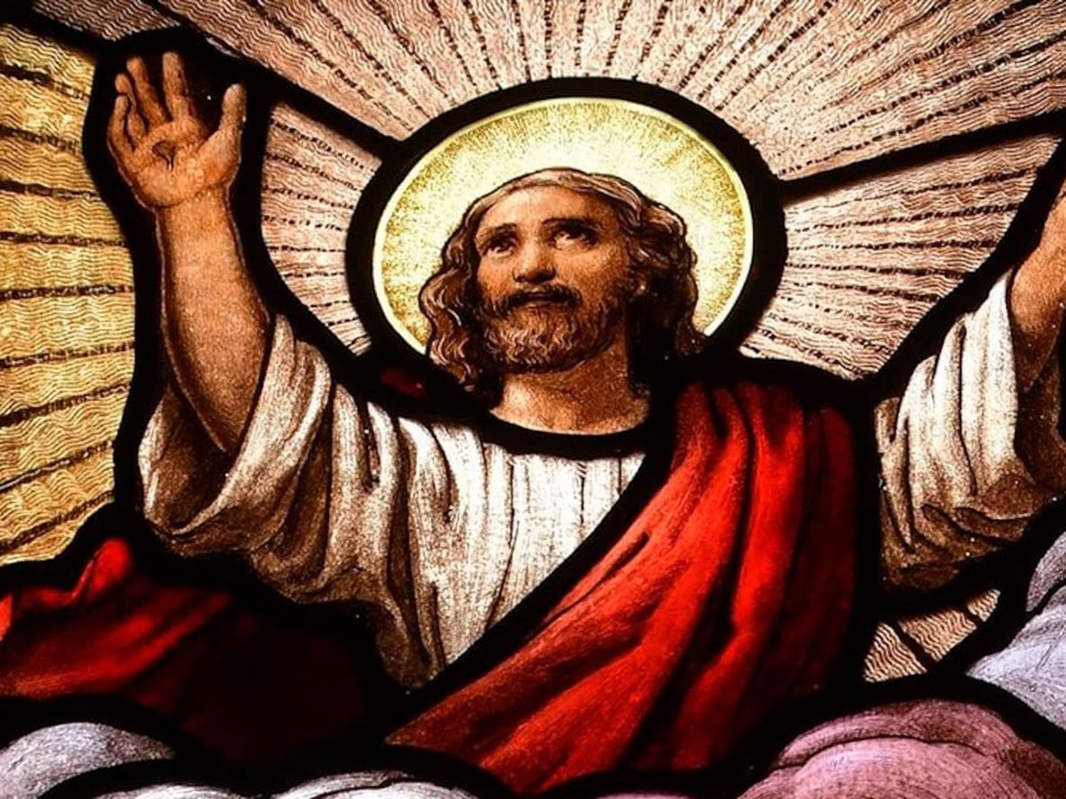 Detalle del vitral del Camarín de la Virgen de María Auxiliadora de Rodeo del Medio en Maipú, realizado por el artista español Antonio Estruch. | Foto: Los Andes