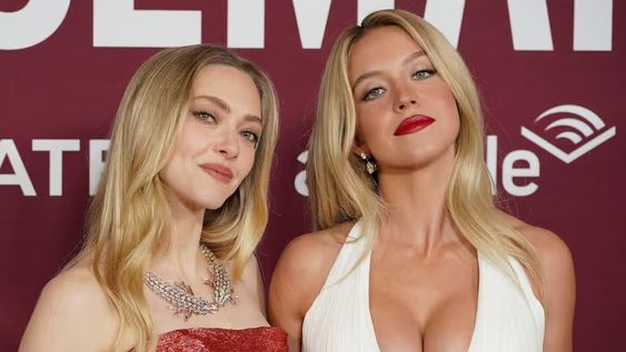 Amanda Seyfried y Sydney Sweeney, en una de las funciones de estreno de La empleada, película que protagonizan. Amanda Seyfried y Sydney Sweeney, en una de las funciones de estreno de La empleada, película que protagonizan.