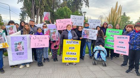 Movilización cargada de emoción, la manifestación reunió a familiares, amigos y ciudadanos que acompañaron el reclamo por justicia.