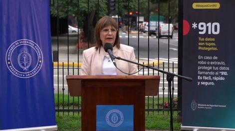 Patricia Bullrich presentó la Línea 910 para bloquear celulares robados en todo el país.