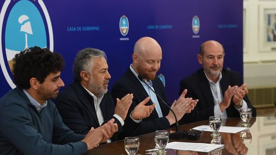 El Gobernador Alfredo Cornejo anunció el traslado del Puerto Seco, que actualmente funciona en el departamento de Godoy Cruz, a la ruta nacional 7 en Luján de Cuyo.