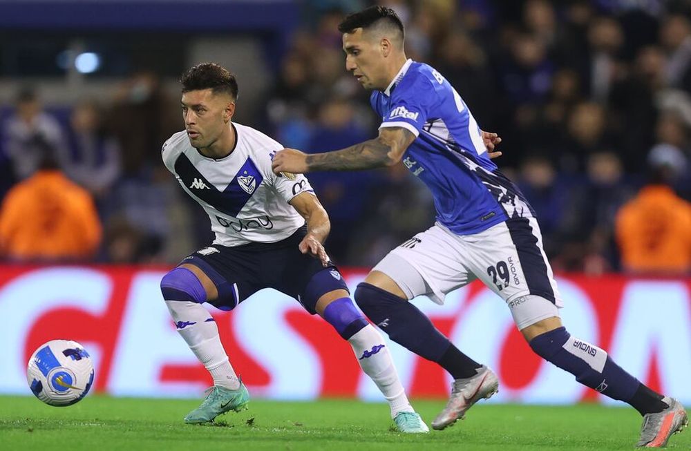 Gastón Benavídez y Lucas Janson, protagonistas de la jugada que terminó en el 1-0 de Vélez en el partido ante Talleres por la Copa Libertadores. (Prensa Vélez)
