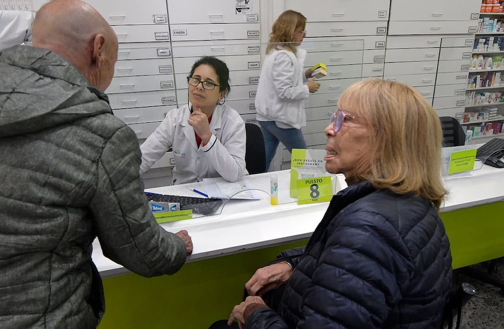 Tras haber informado que algunos medicamentos para afiliados de Pami dejaron de tener cobertura al 100%, en la oficina local de la obra social aseguran que no hubo un recorte. Consideran que se trata de poner órden y subrayan que ningún afiliado se va a quedar sin medicación”. En ese sentido, destacaron que quieren llevar tranquilidad a los usuarios de la entidad, la gran mayoría adultos mayores jubilados, y que quienes no puedan cubrir lo que necesitan podrán realizar las gestiones para obtenerlo. En la provincia, la entidad tiene 247.000 afiliados.Foto: Orlando Pelichotti
