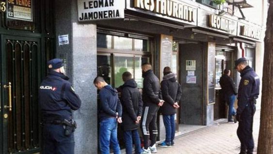 Un hincha murió tras una pelea de barras en España