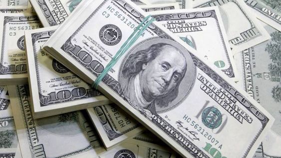 El dólar minorista para la venta subió $10 respecto al cierre de ayer.
