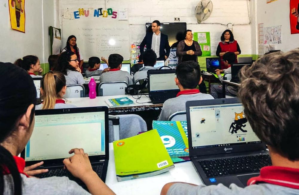 El colegio mendocino Edison, único del país elegido por Microsoft como innovador