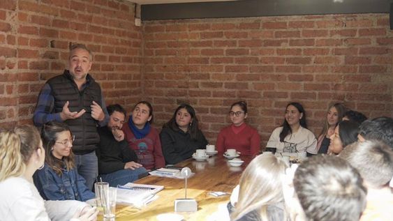 Stevanato mantuvo un encuentro con jóvenes de los centros de estudiantes
