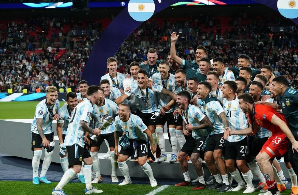 La Scaloneta despierta más ilusión que nunca, y gran cantidad de argentinos harán el esfuerzo de alentar por Argentina en Medio Oriente. (Gentileza Clarín)