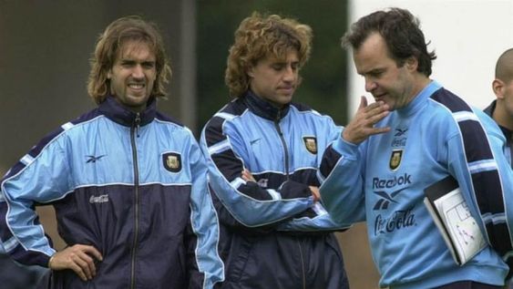 La Selección Argentina, dirigida por Marcelo Bielsa y con un excelente andar en las Eliminatorias, decidió no participar de la Copa América Colombia 2001 dado el conflicto social, los atentados y los secuestros perpetrados por las FARC.