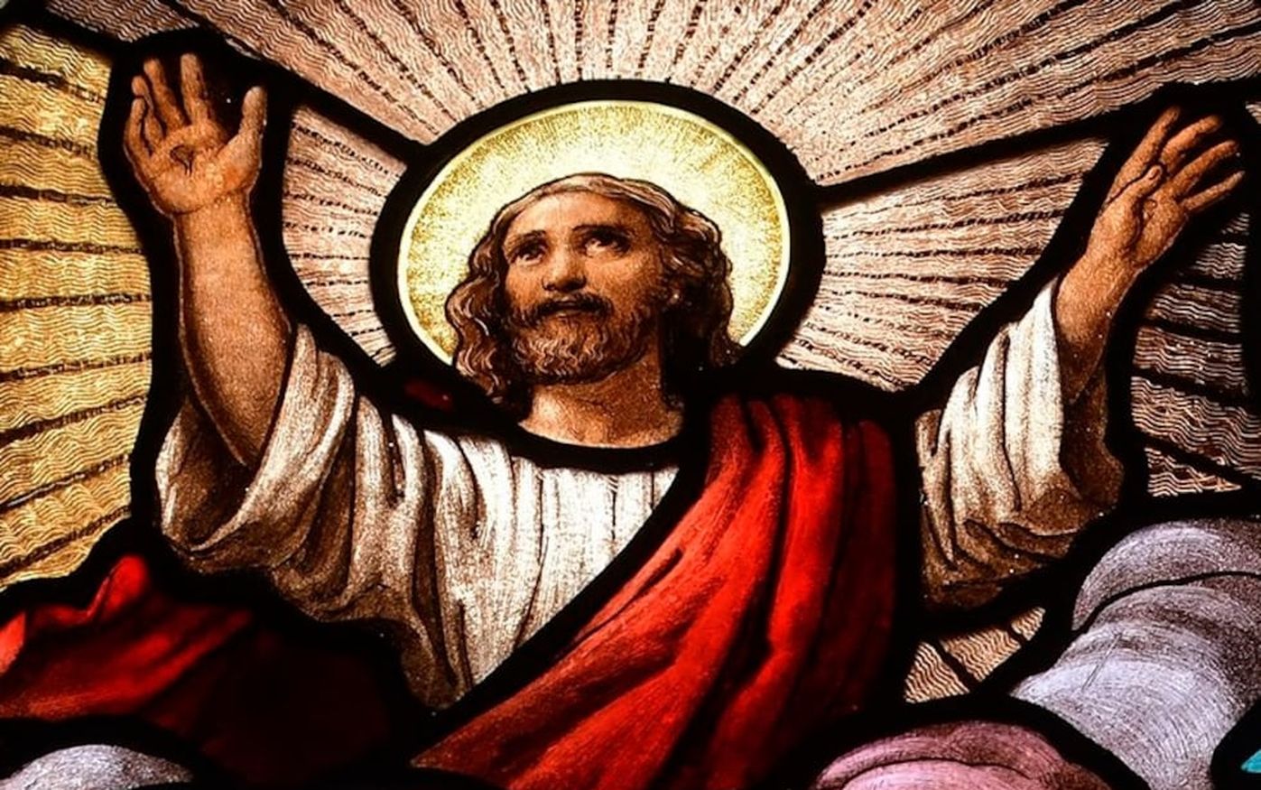 Detalle del vitral del Camarín de la Virgen de María Auxiliadora de Rodeo del Medio en Maipú, realizado por el artista español Antonio Estruch. | Foto: Los Andes