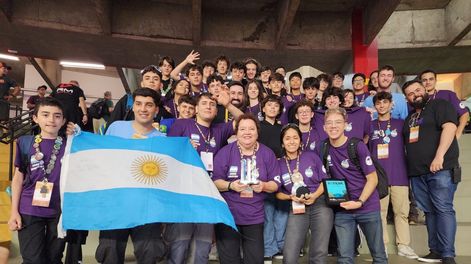 Robótica: 25 adolescentes mendocinos fueron reconocidos internacionalmente en una competencia en Brasil