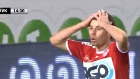 Insólito: un gol lícito fue anulado por el árbitro y transformado en córner