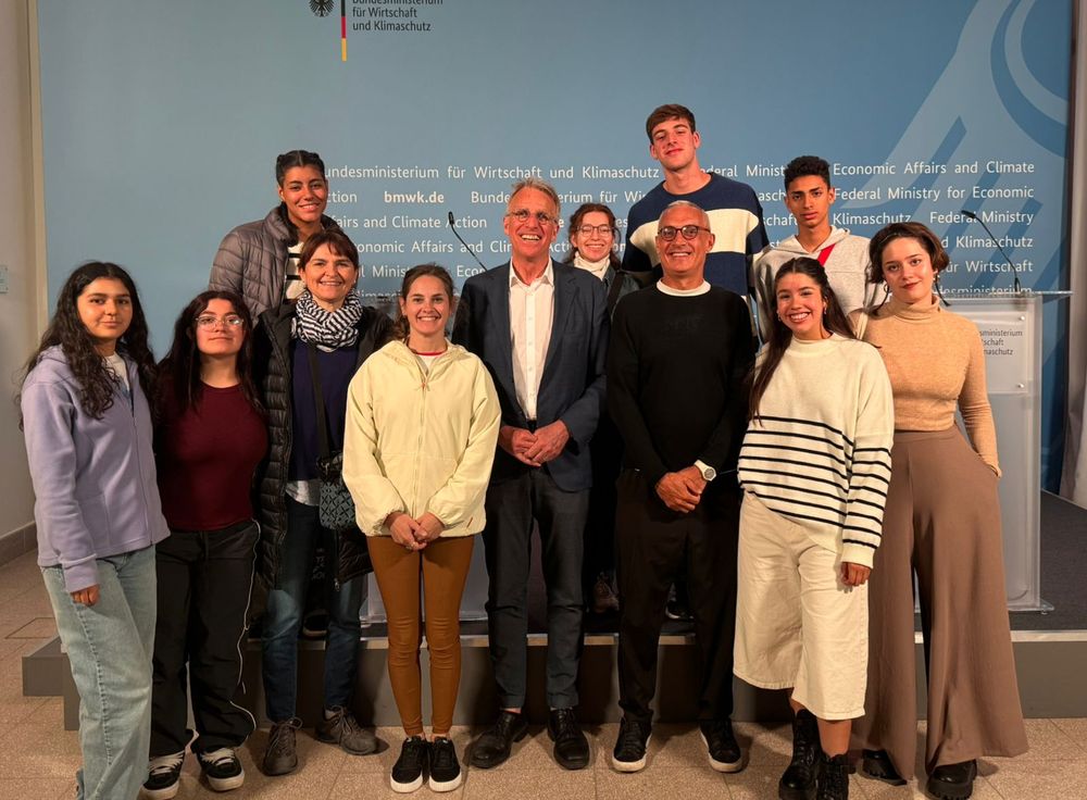 Students from the Vicente Zapata school in Ciudad de México were received by Parliamentary Secretary Stefan Wenzel at the German Ministry of Economy and Environment.