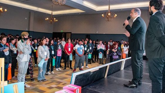 Stevanato reunió a cientos de adolescentes maipucinos