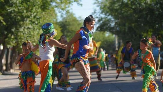 Ritmo y el color del carnaval. Foto: Marcelo Rolland / Los Andes