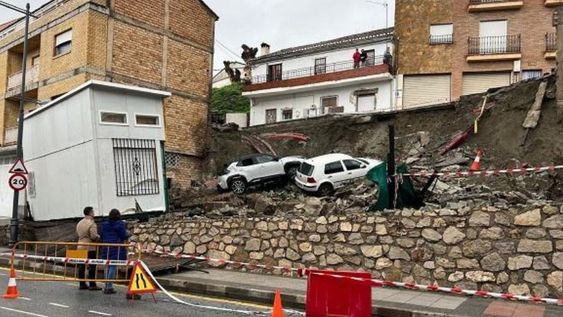 Luego de varios días de intensas lluvias en cuidades de España, un preocupante incidente ocurrió en Granada tras un derrumbe.&nbsp;