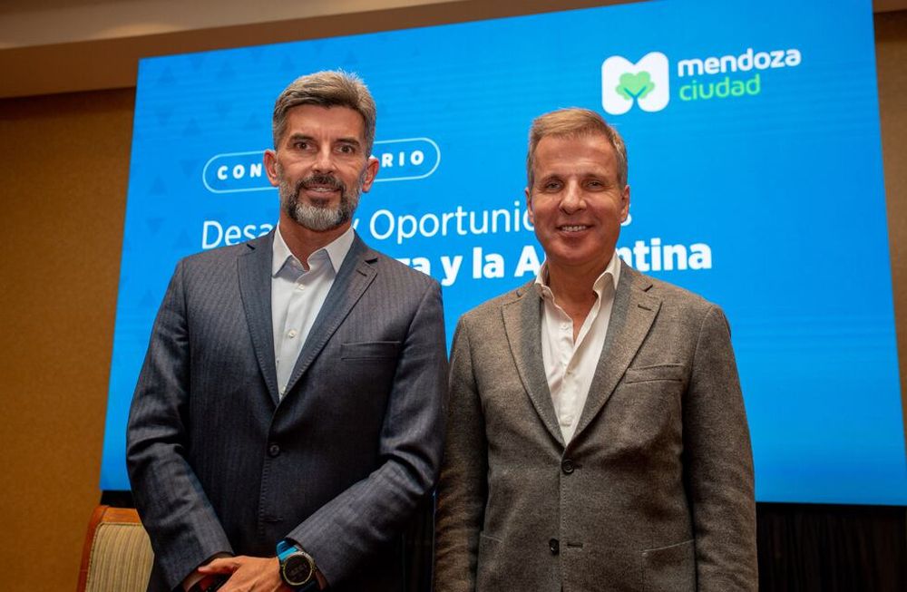 Ulpiano Suarez recibió a Martín Redrado, quien disertó sobre las oportunidades de Mendoza y Argentina