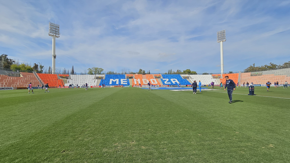 El Malvinas Argentinas vacío, una postal de Godoy Cruz - Independiente Rivadavia