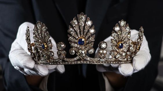 La historia de esta corona refleja un gesto íntimo de fidelidad.