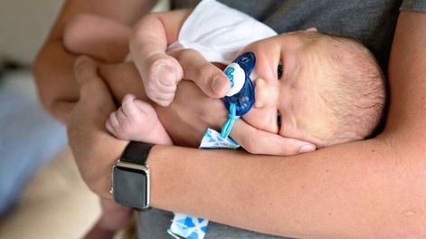Mayor licencia por paternidad y la extensión a la diversidad y adoptantes ya se discuten en el Congreso