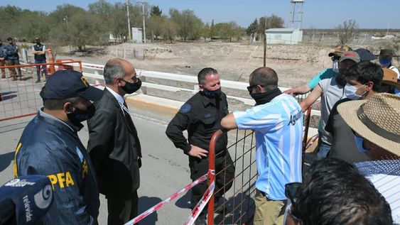 Debido a las restricciones por coronavirus productores y transportistas se enfrentan día a días a distintos protocolos - Ignacio Blanco