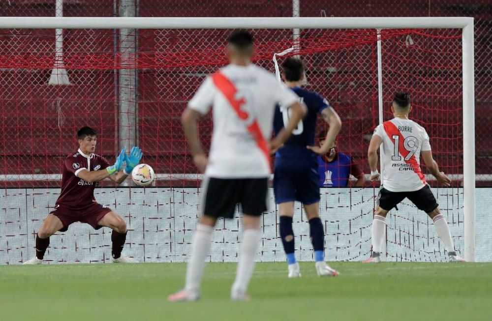 Borre pudo abrir el marcador pero falló su penal. / Gentileza.