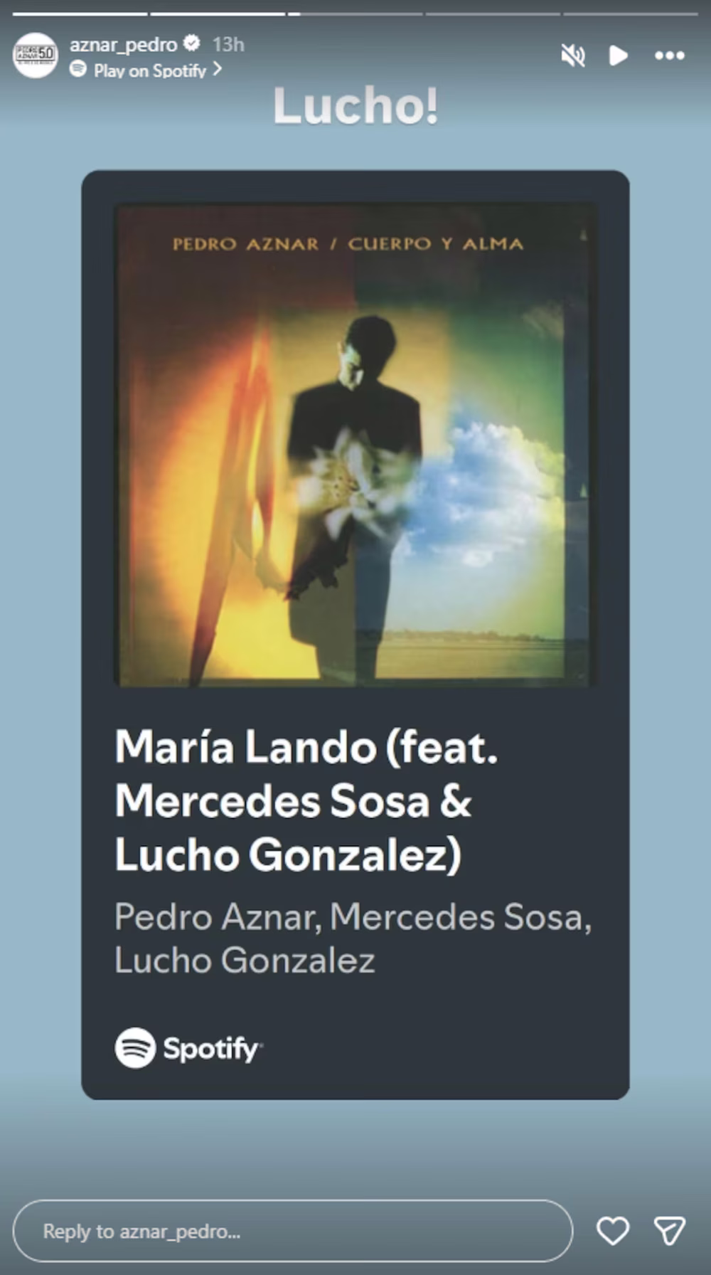 La despedida de Pedro Aznar al guitarrista Lucho González.