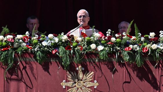 El Papa León XIV pronuncia su mensaje Urbi et Orbi tras presidir la Santa Misa del Domingo de Pascua en la Plaza de San Pedro, en la Ciudad del Vaticano, el 5 de abril de 2026. Es la primera Semana Santa del Papa León XIV como pontífice.&nbsp;