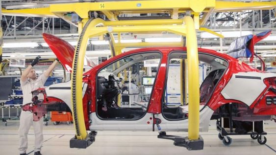 La producción de vehículos cayó en junio 34,5% con la reactivación progresiva de las automotrices