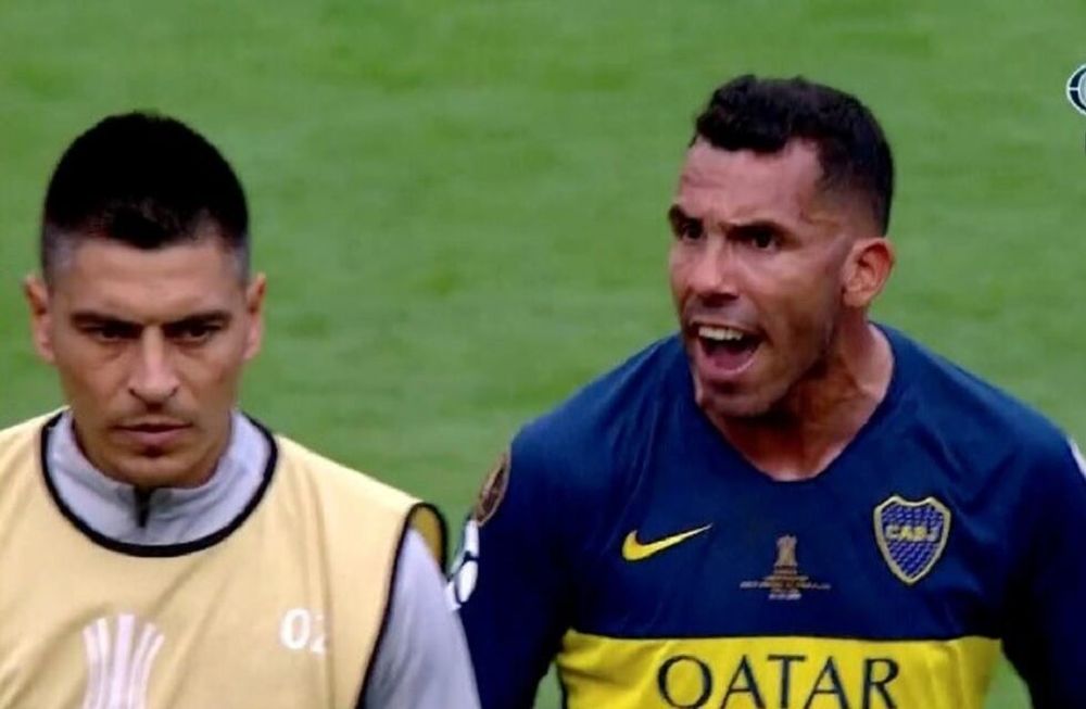 El reto de Carlos Tévez a sus compañeros: ¡Con la cabeza arriba, la c... de tu madre!