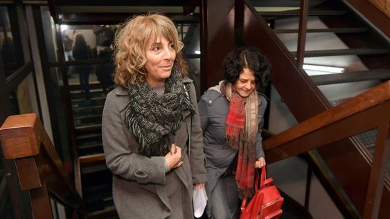 Claudia Iturbe, titular de Ampros, llega a la Subsecretaría de Trabajo a reunirse con representantes del Gobierno Provincial, dentro del marco de la conciliación obligatoriaFoto:  Orlando Pelichotti