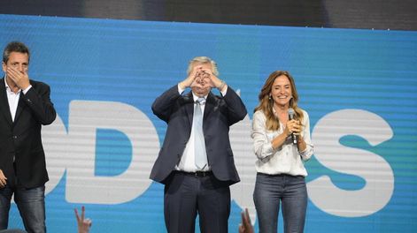 Pese a la derrota a nivel nacional, Alberto Fernández llamó a la militancia a festejar el 17 de noviembre en Plaza de Mayo. Foto: Clarin