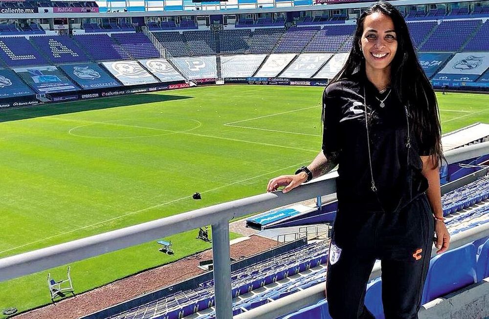 Cabrera en el estadio de Pachuca. Fue por dos meses, a prueba, y se quedará al menos un año./ Gentileza.
